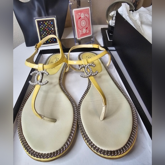 Chanel Beautiful CC Pearl Patent Leather Sandals! - Picture 16 of 16